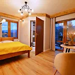 Lena Homestay *