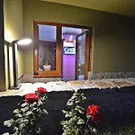 Lena Homestay *
