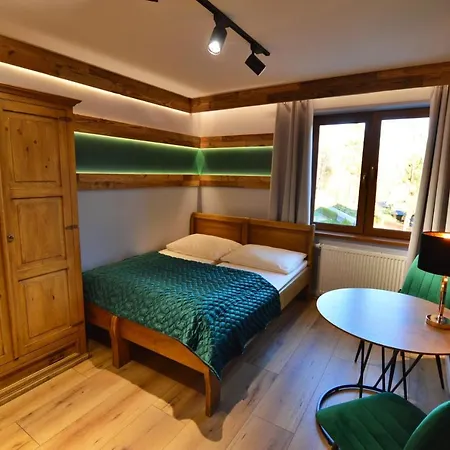 Lena ホームステイ シクラルスカ・ポレンバ