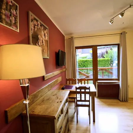 Lena ホームステイ シクラルスカ・ポレンバ